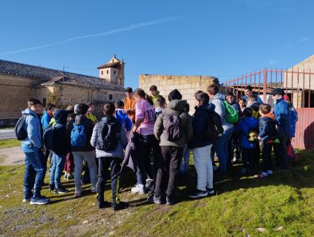 Imagen Dos centenares de escolares de la provincia toman contacto con el senderismo gracias al programa de Deporte Escolar de la Diputación